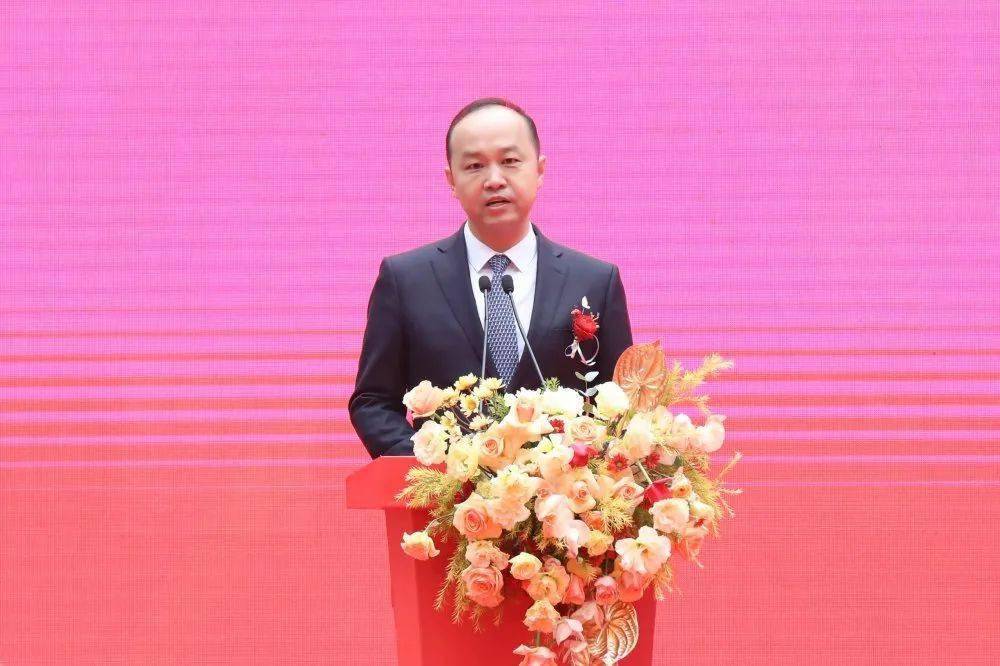 八佰伴中心盛大开业!