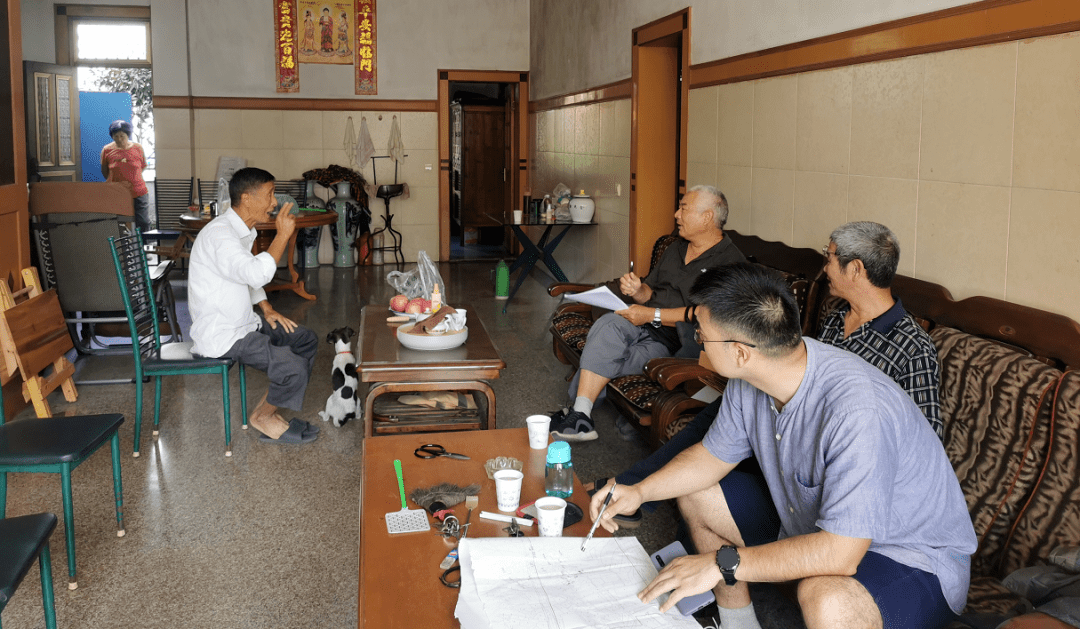 镇党委政府高度重视,迅速成立了项目征迁指挥部,由镇长汤坚志担任总
