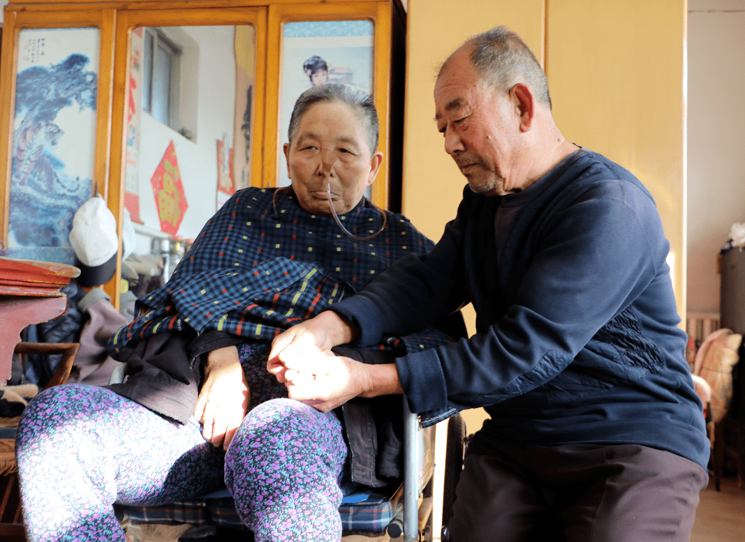 照顾患病妻子十余载王开东不离不弃演绎伉俪情深