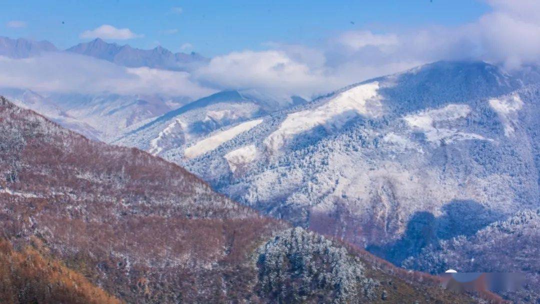 以雪景著称主峰海拔为4930米雄踞宝兴西北方夹金山▼拍下属于雅安的"