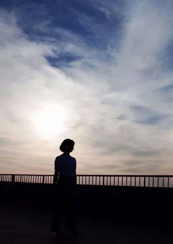 如何排遣,如何解忧,抬眼望,人生旅途漫漫,世情淡漠蒙蔽了真心,疲累