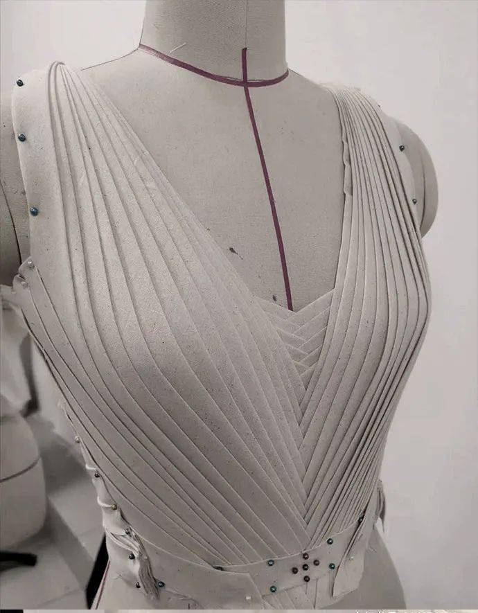 服装的创意立体裁剪结构分享