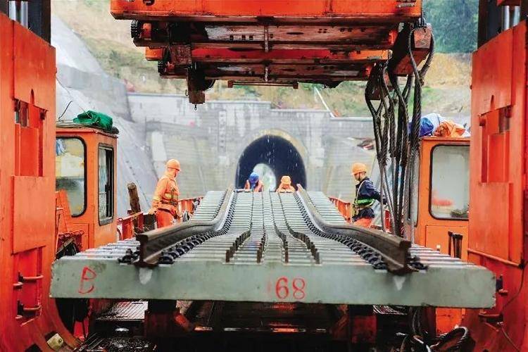 渝怀铁路涪秀二线全线正式轨通