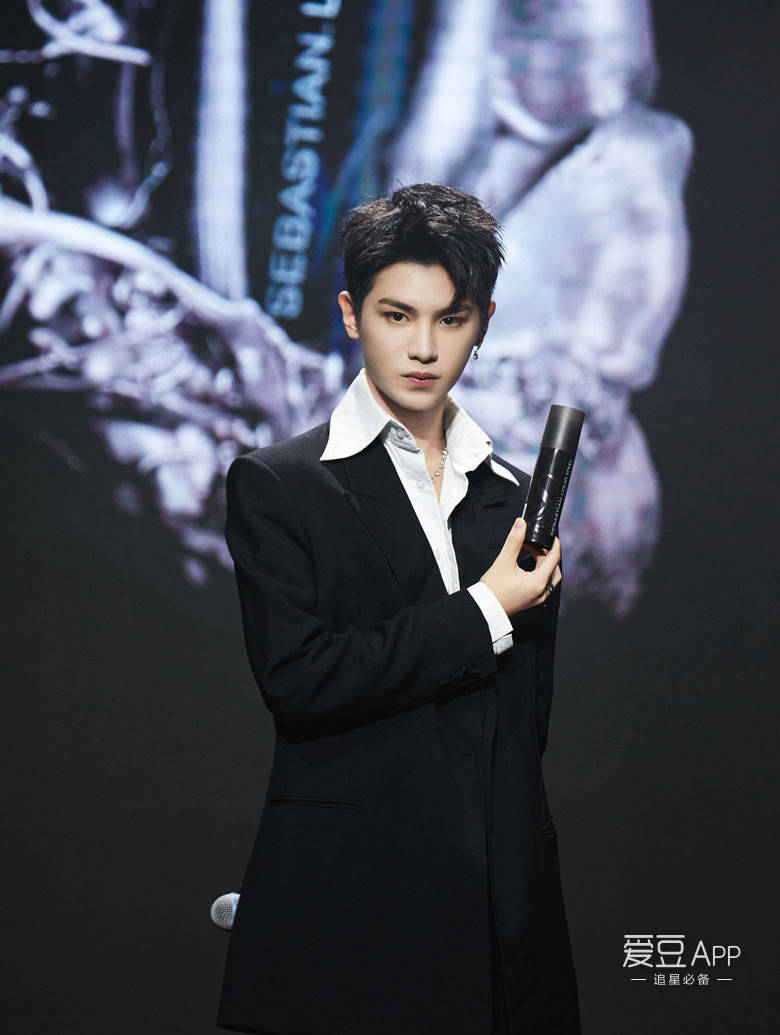 [消息]塞巴斯汀全球首位中国代言人黄明昊t台首秀