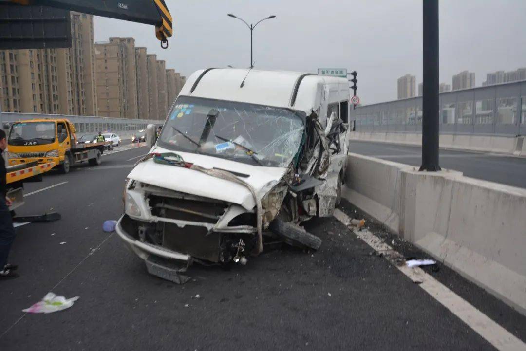 杭州高架车祸图片