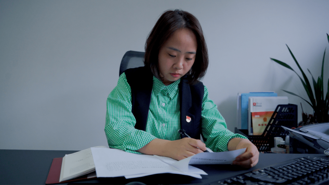 最美人大代表吴萍喊一句口号不如做一件实事