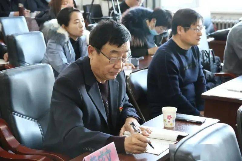 全市高中物理名师工作坊成员,开鲁蒙中和开鲁一中全体物理教师在现场