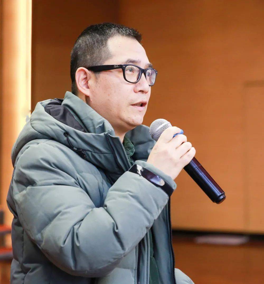 回顾总结明确思路促进发展东方中学召开12月份工作例会