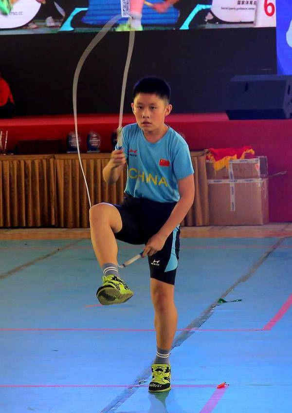 全国跳绳锦标赛杜婷婷单摇跳夺冠