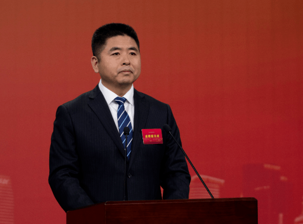 青岛市城市管理局局长周科作了述职报告