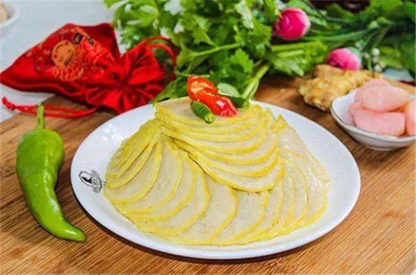 蟠龙菜是钟祥地区人们逢年过节,婚丧嫁娶离不开的传统名菜,凡大宴必有