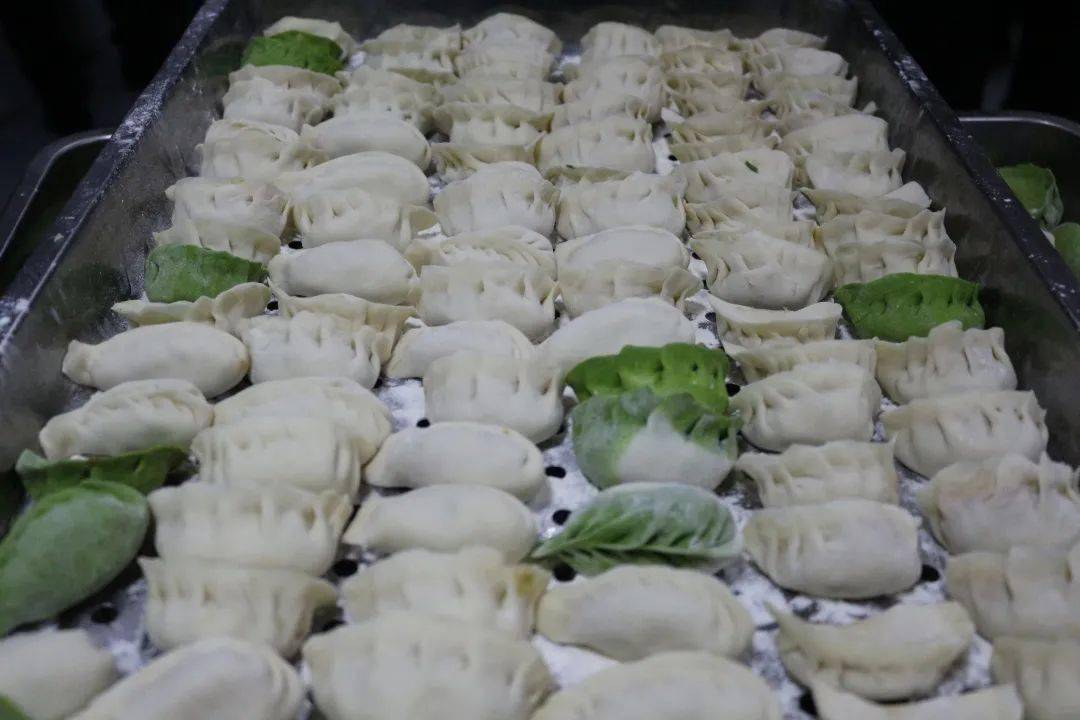 【新时代文明实践】罗城镇:职工食堂多欢笑 饺子飘香暖人心