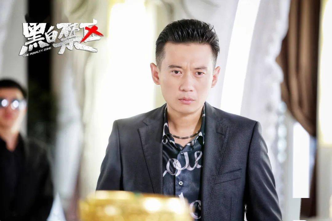 傅程鹏分别饰演禁毒支队的义胆柔情的杨晓蕾和宽厚正义的熊国良警官