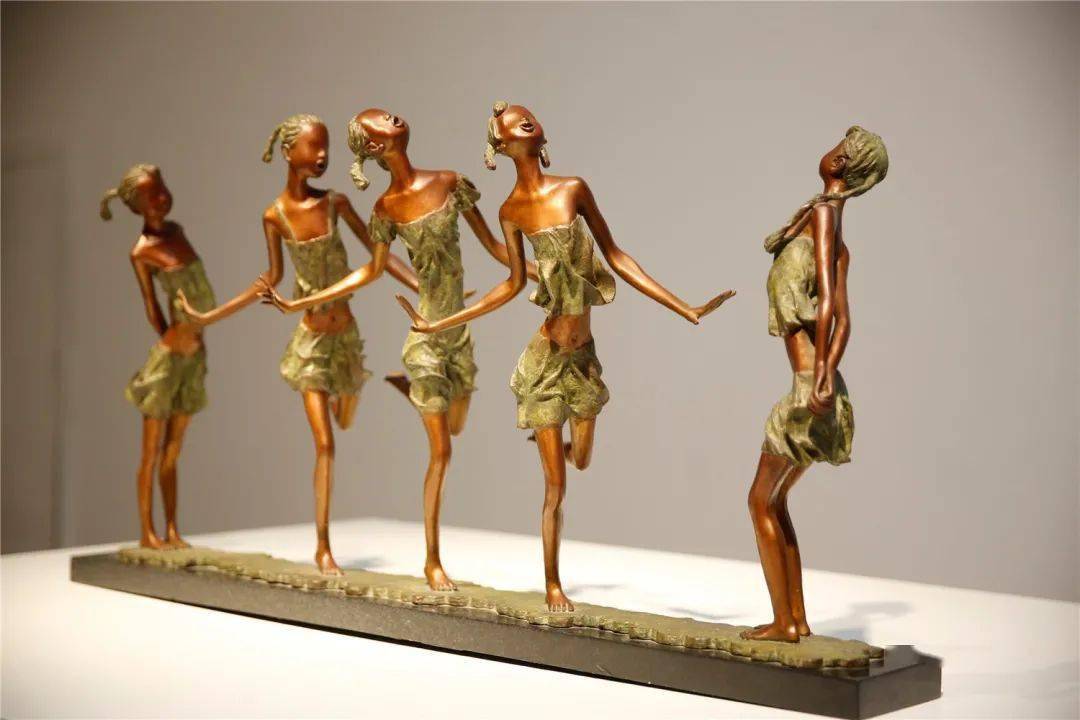 舞动的旋律章华雕塑展在厦门时代美学馆温情启幕