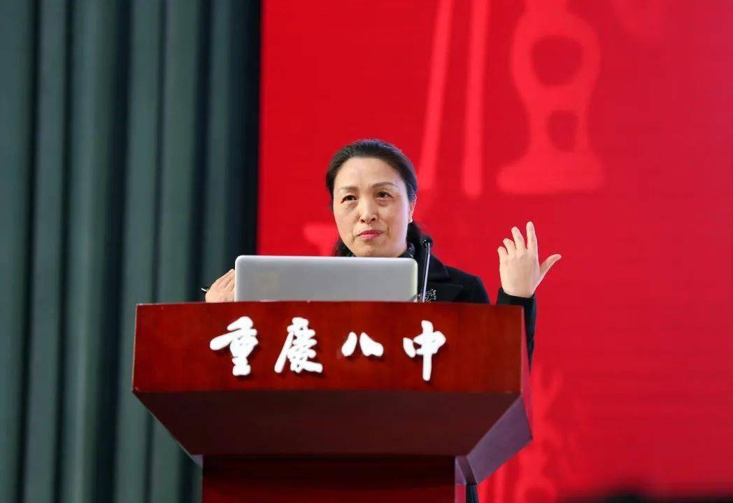 重庆八中高中化学教师)巫平(重庆市名班主任工作室主持人,我是学生