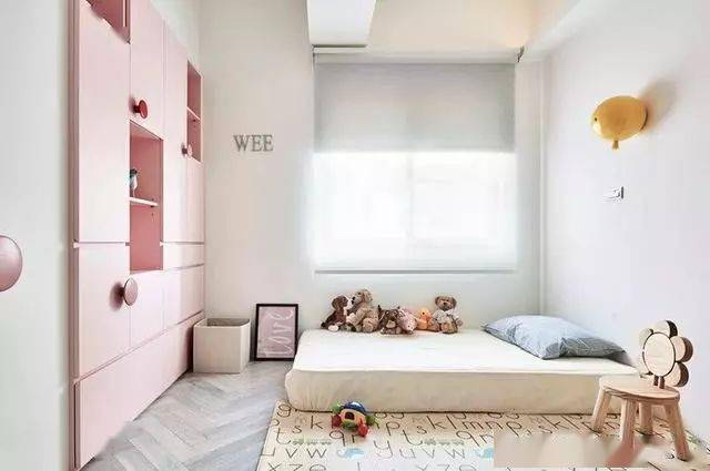 小卧室装修别只懂装榻榻米,这样设计床和收纳空间,比榻榻米好用