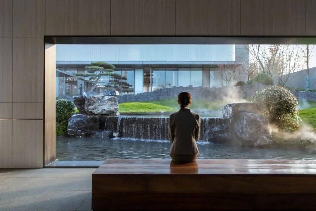 中南威高林清月框景中的秀丽山河