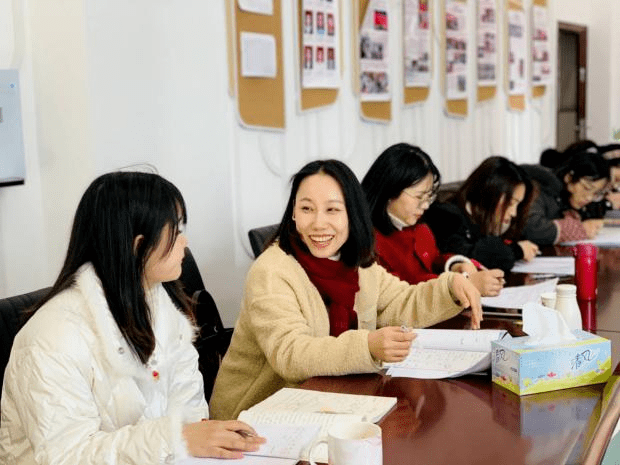 精准点评高位引领区研训员莅临东城小学到校日活动