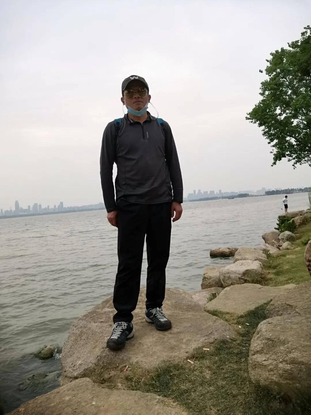 晓峰| 泊一盏明灯 照亮前行的路