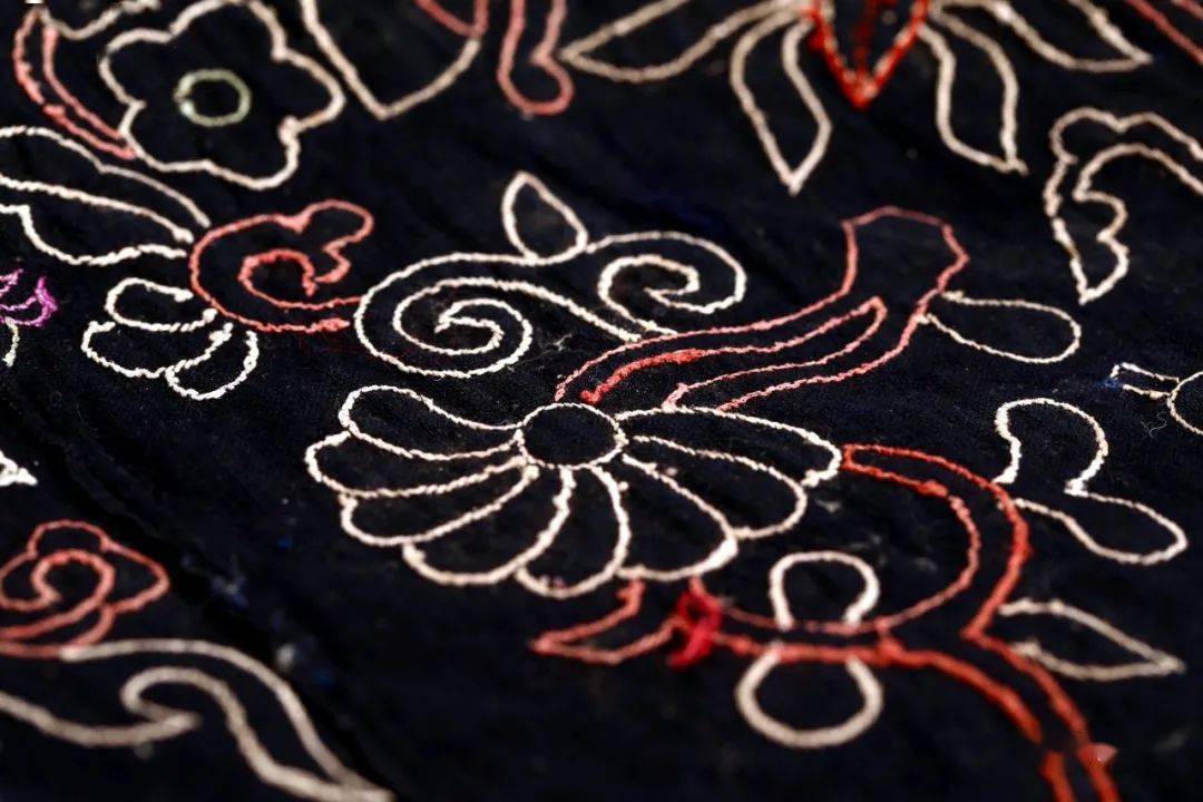 西南少数民族传统织绣染纹样18种