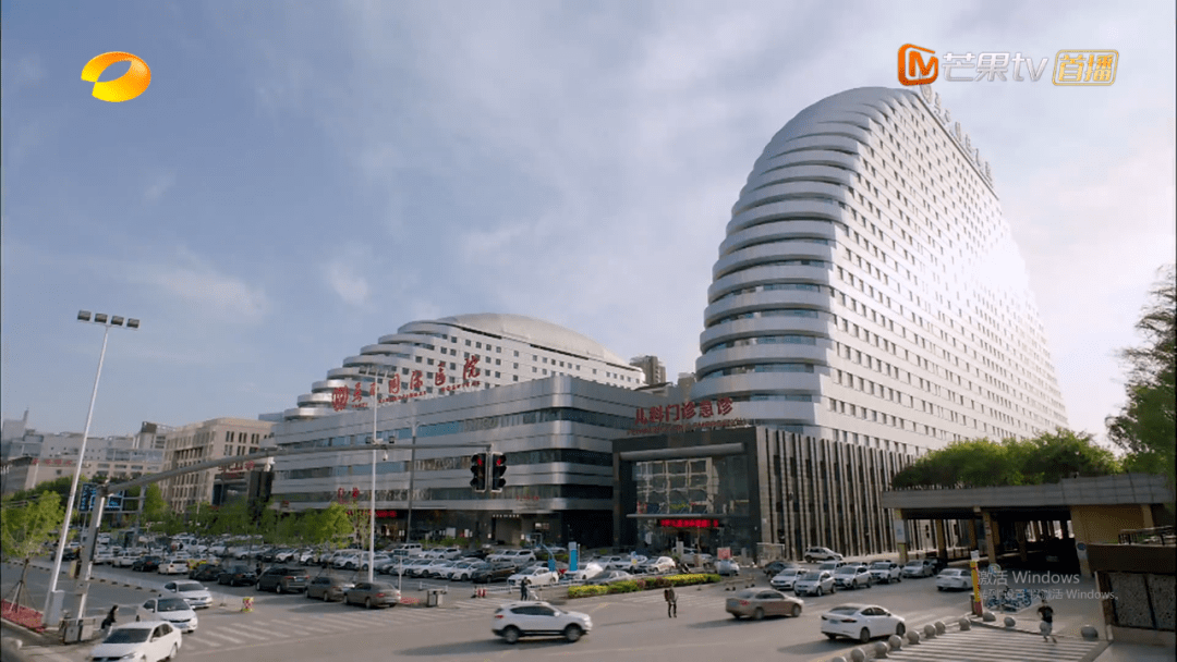 故事发生在北京和上海现身沈阳多地拍摄新剧《爱的厘米》演员佟大为和