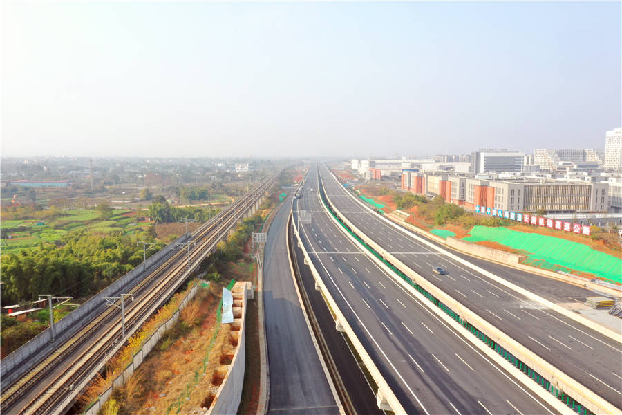 天府机场高速公路图片