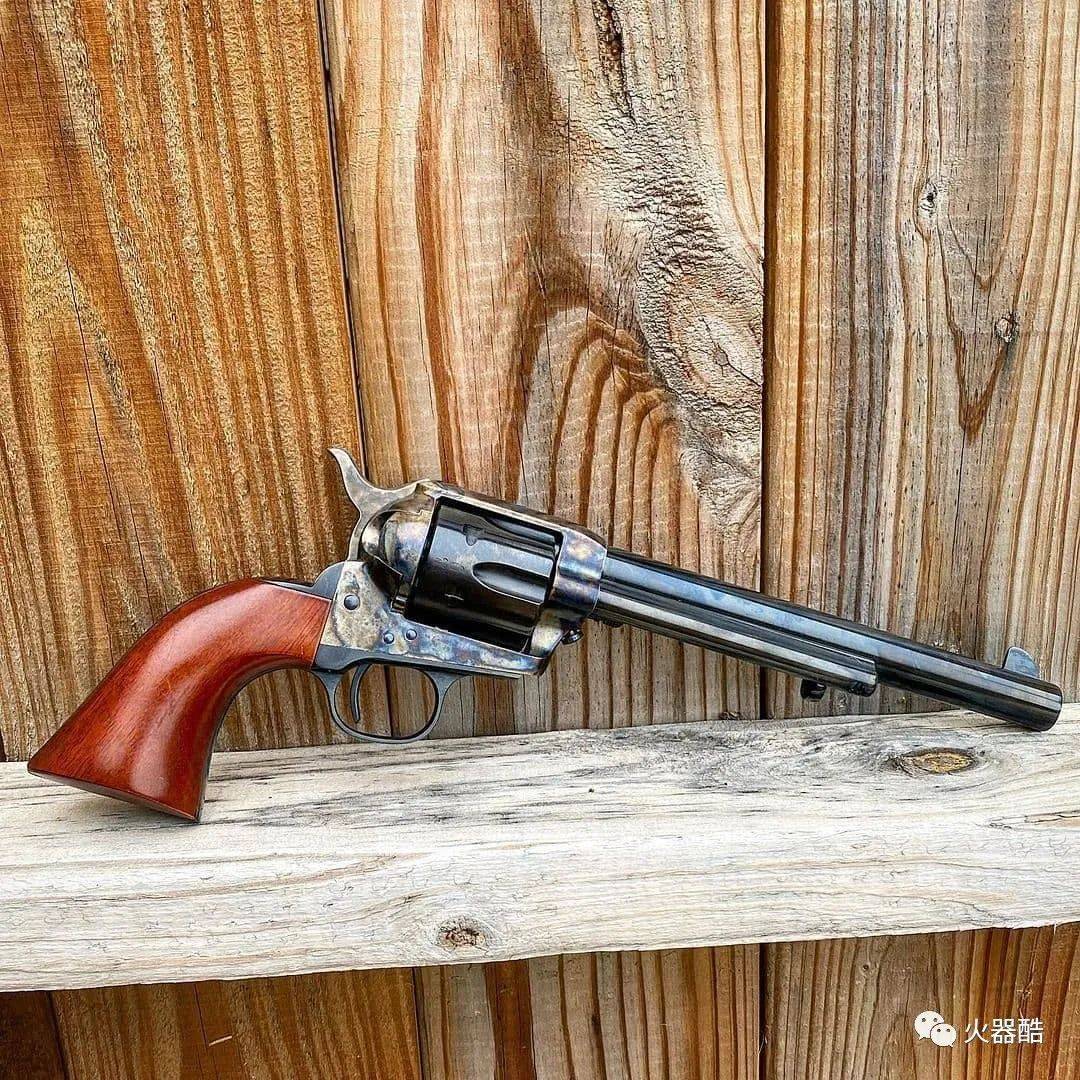 转轮手枪美图一脸憨厚满满安全感的胖大叔