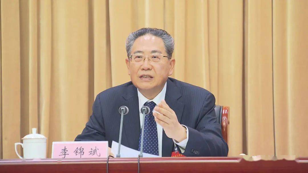李锦斌在省委经济工作会议上强调:深入贯彻党的十九届五中全会和中央