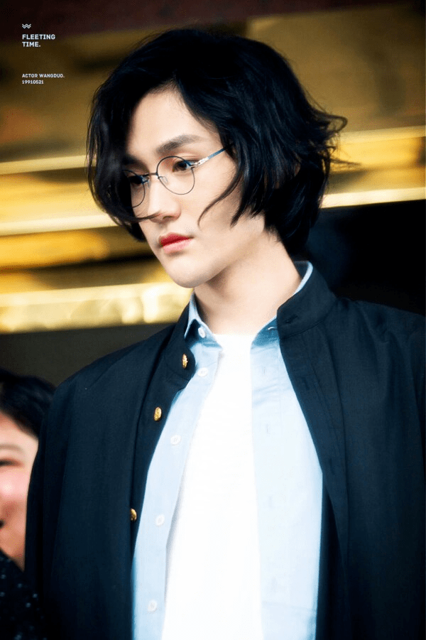 的阿泷法师中,我注意到了一个"生"面孔,忠行/鹤守月的扮演者——汪铎
