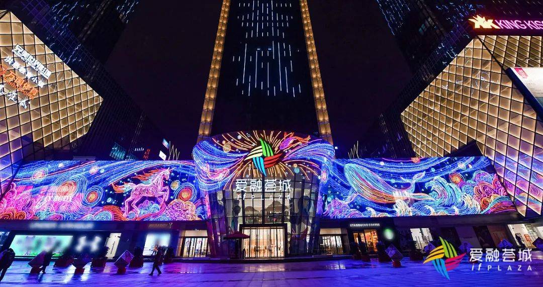 无独有偶,重庆爱融荟城也曾做过这样一次的线圈插画灯光秀,将商场主体