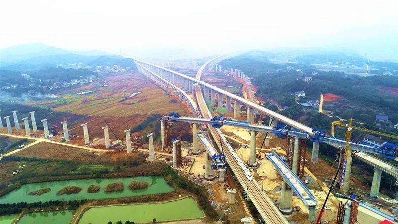 乾坤大挪移常益长高铁两处转体梁成功转体