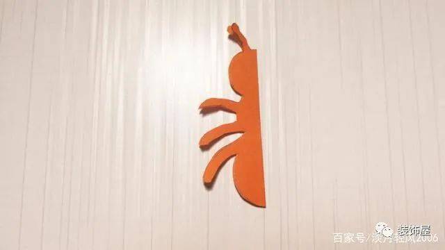 个小蚂蚁的形状,见下图画图案,如下图所示对折,如下图所示正方形卡纸