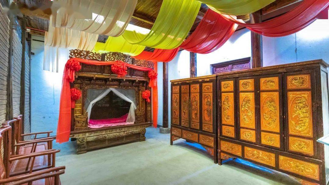 古家具展览馆内的古代婚床素材来源:盐城大洋湾生态旅游景区喜欢就
