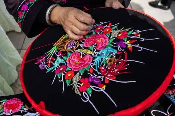 贵州省铜仁市石阡县仡佬族民歌传统舞蹈:贵州省黔东南苗族侗族自治州