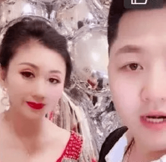 陶大帅团队秃驴凌晨连麦寂寞爆料,陶大帅和四舅妈两人已生一个小男孩