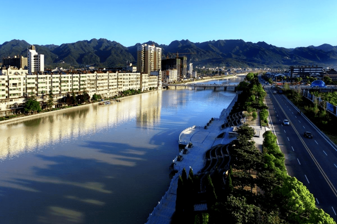 作者简介付 斌房县县委党校常务副校长来源 |今日房县 编辑 |黎娟