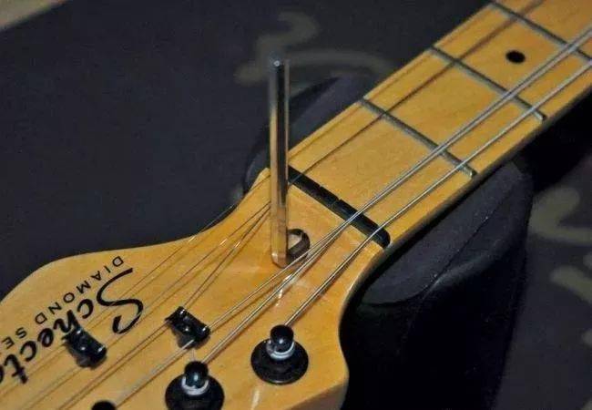 吉他冬季保养之琴颈调节四步走