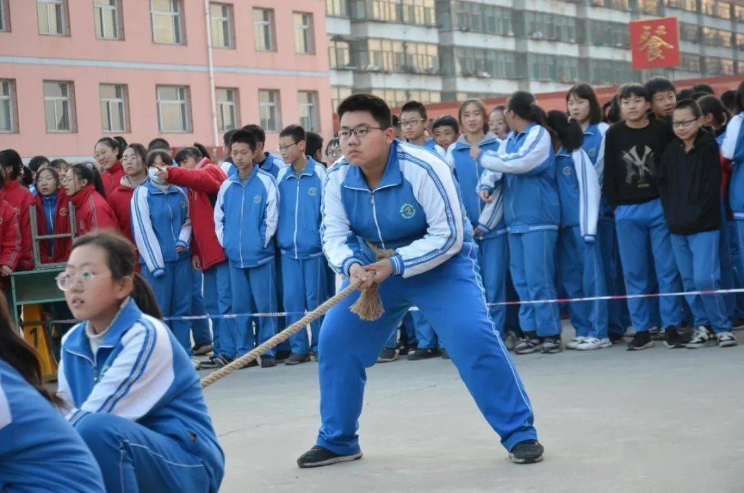 校园动态繁峙二中举行迎新拔河比赛