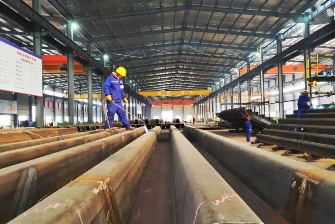 该公司专业从事各种钢结构桥梁的制作及桥位安装一体化工程,拥有测量