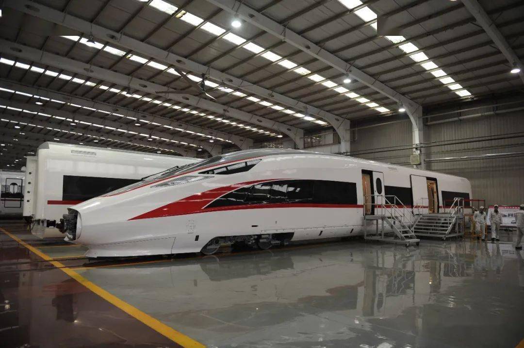 【智能制造】全球首创,时速350公里高速货运动车组下线