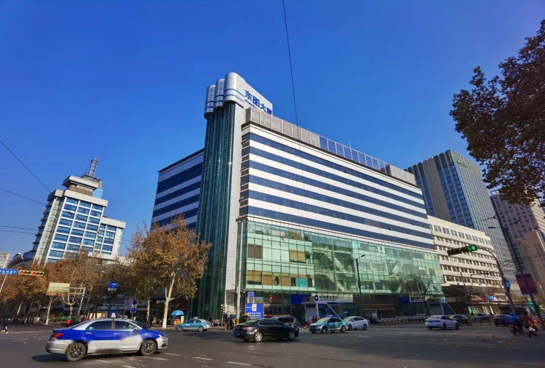 所有济南人都去过的一条街,约会胜地,乐淘海购,雨小荷说的可不是泉城