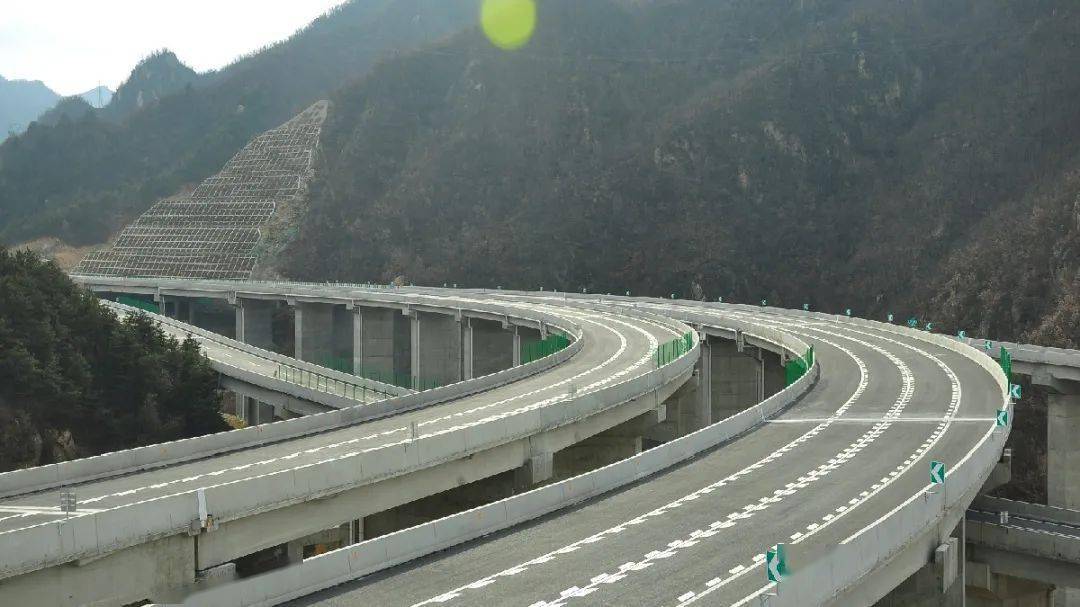 看洛阳67半程马拉松开赛高速交警提前把脉尧栾西高速