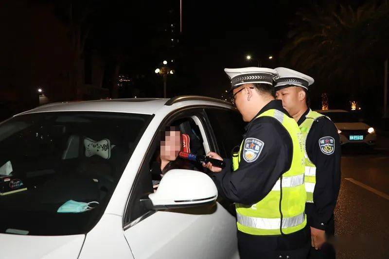 茂名交警开展打击酒驾醉驾统一行动