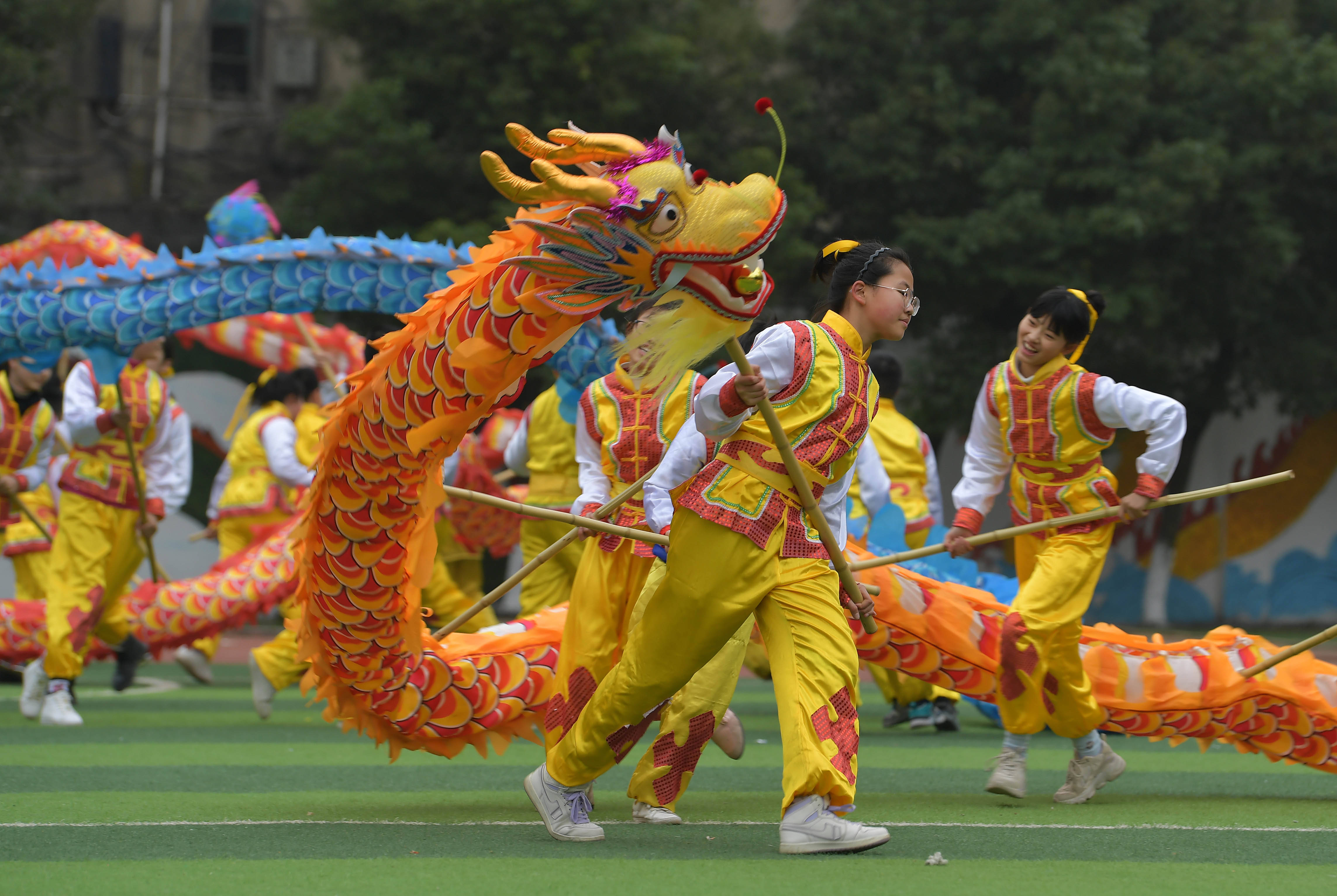 全民健身舞龙健体魄