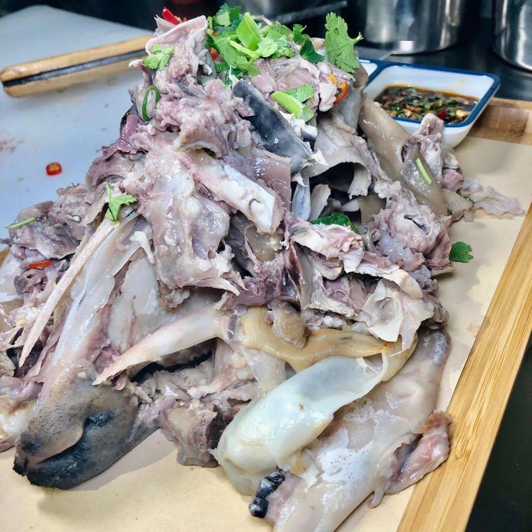 他家主要特点就是他们采用的是锡林郭羊,给大家科普一下:锡林郭勒羊肉