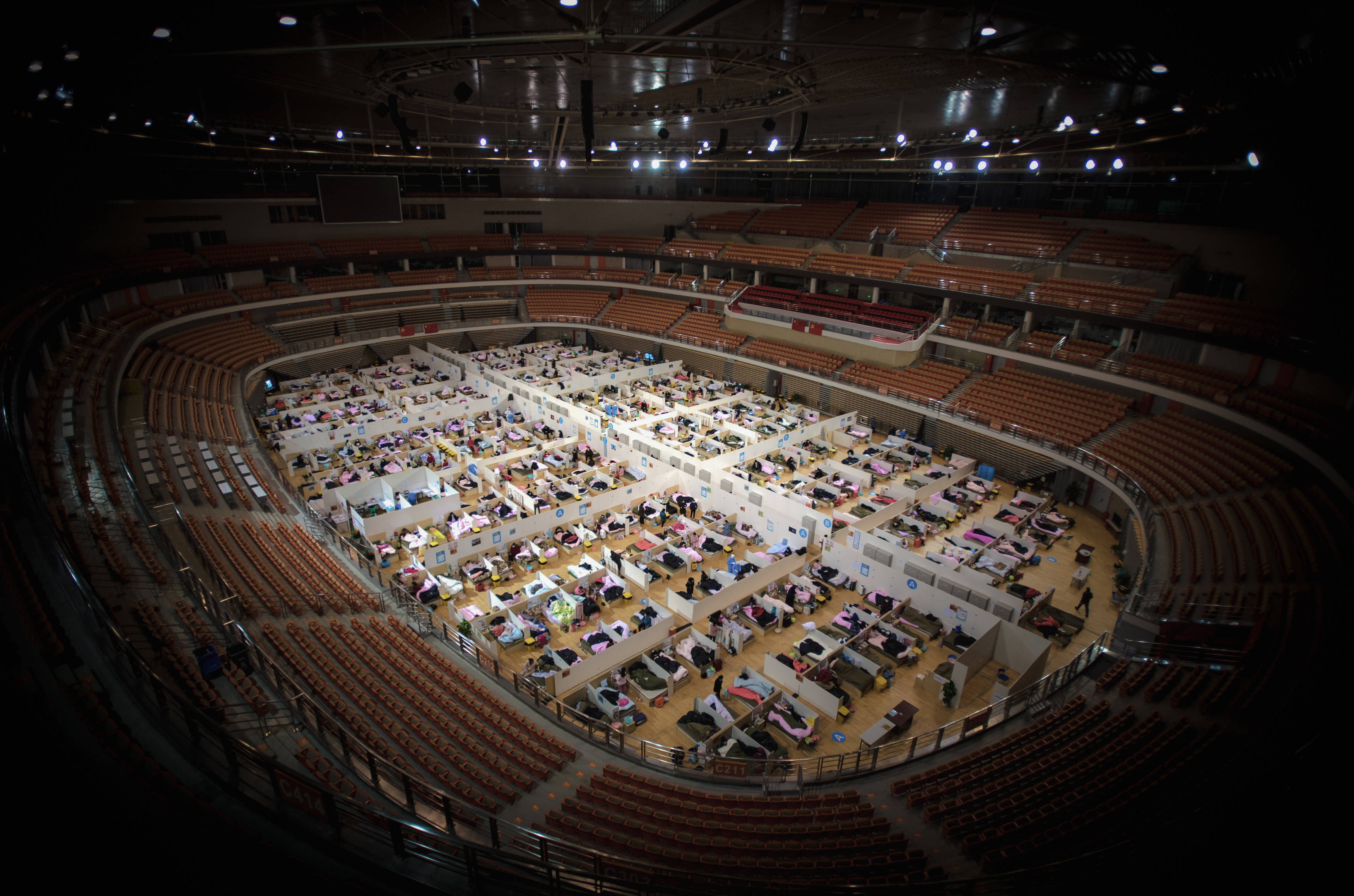 新华社体育部评出2020年中国体育十大新闻之二:方舱变身 赛事重启