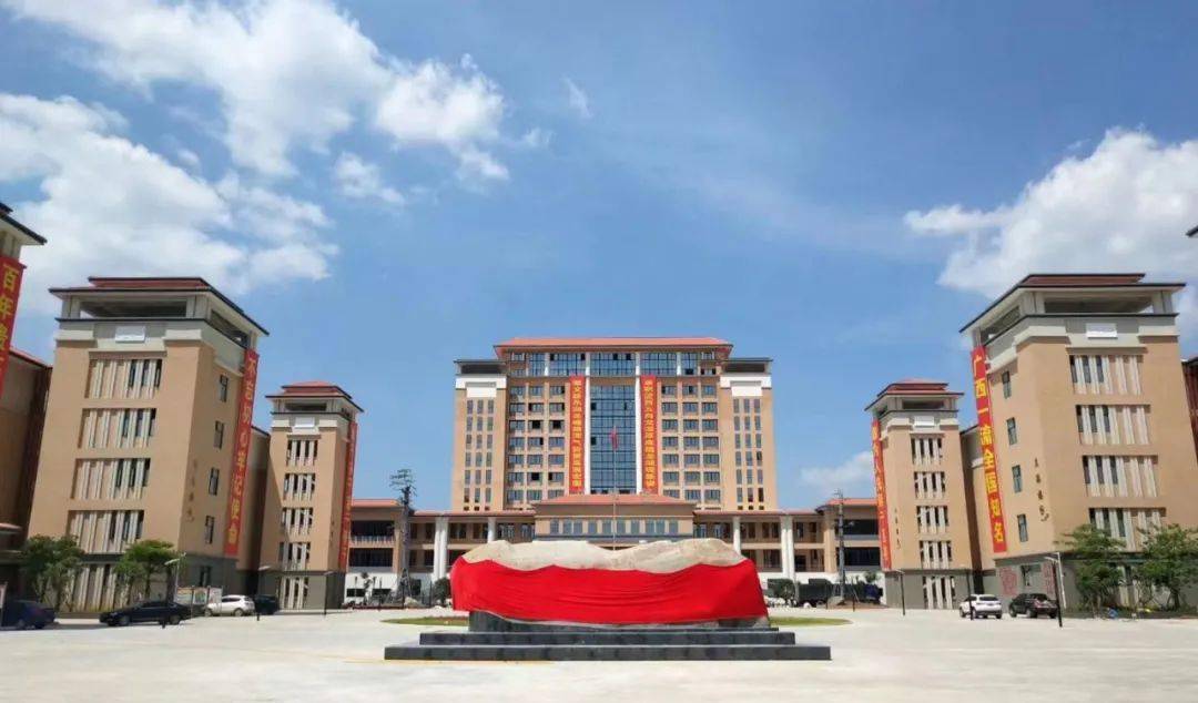 如今,贵高新校区是这个样子的↓↓↓贵港市高级中学新校区投资数亿元