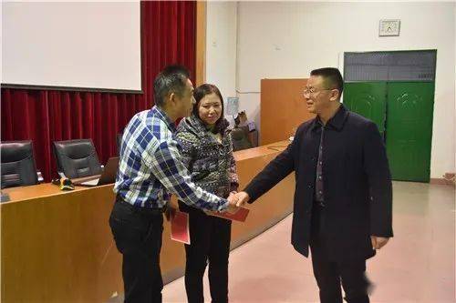 高安中学举办第28届新星杯优质课比赛,有教过你的老师吗?