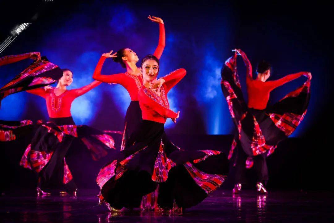 舞影图集西南民族大学艺术学院舞蹈系2017级专业毕业汇报