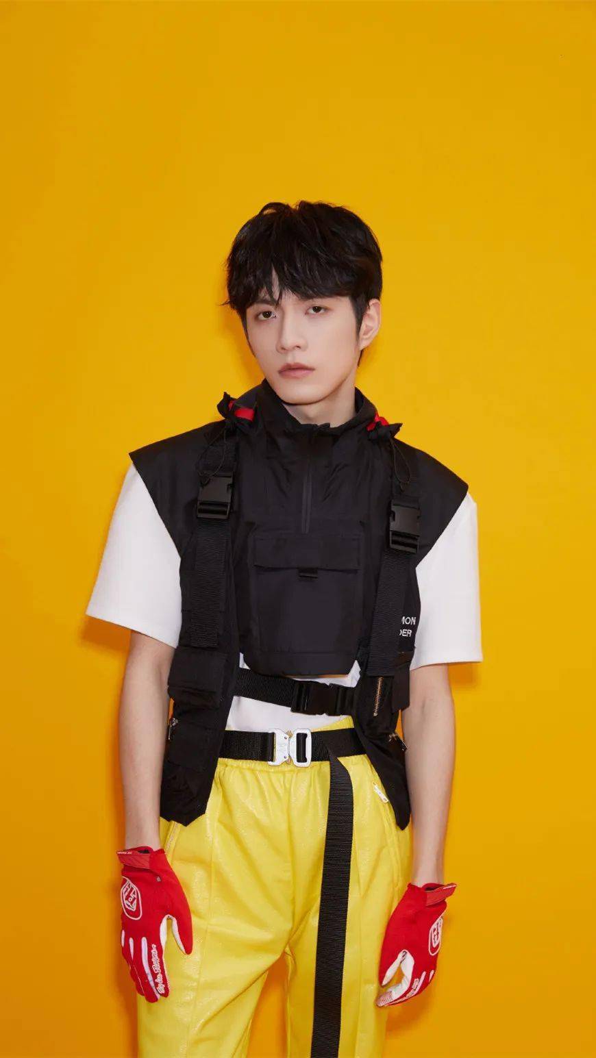 【手机壁纸】r1se张颜齐